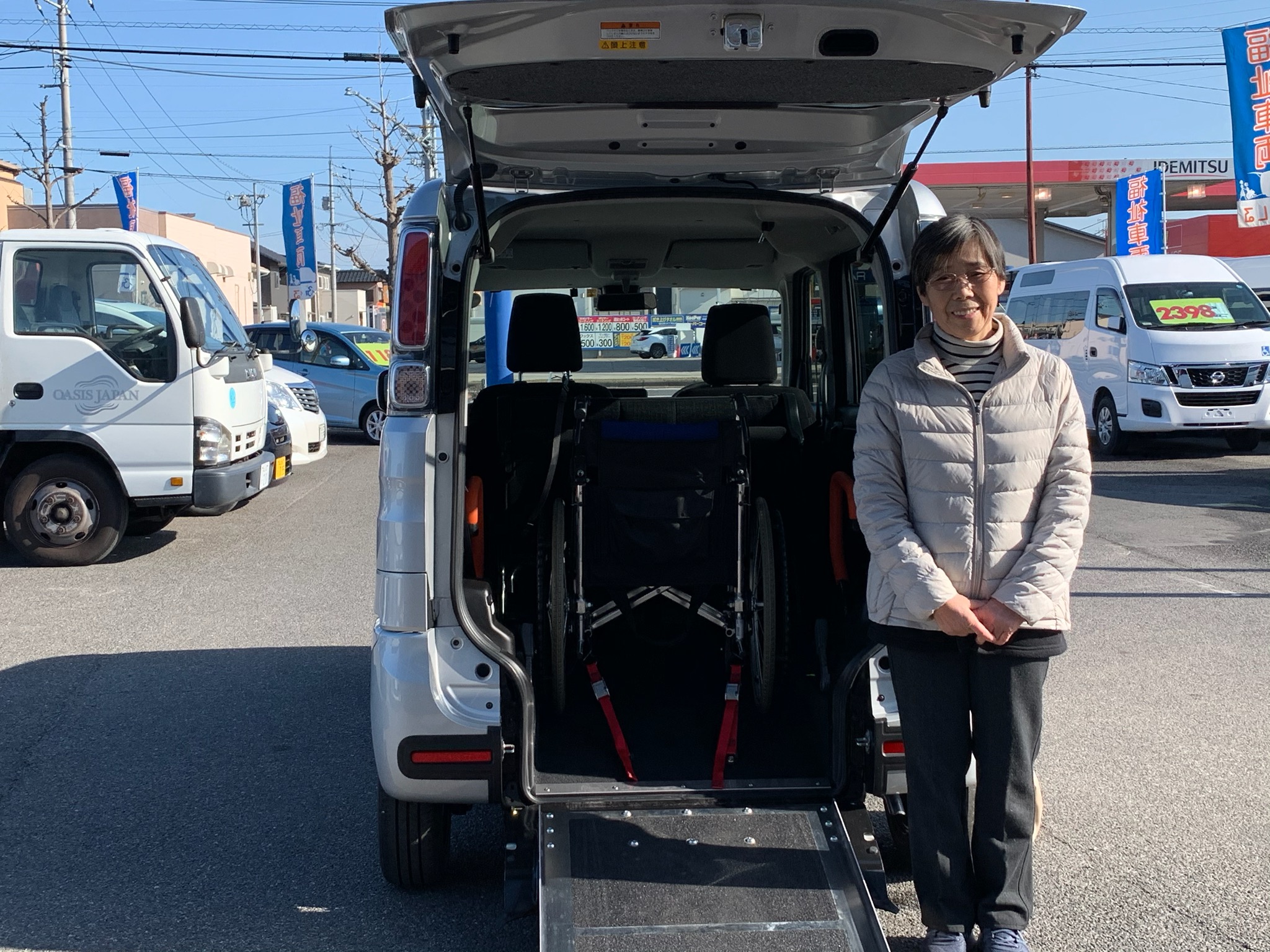 スタッフの皆様もいつも笑顔で 福祉車両の専門店オアシスジャパン スタッフの皆様もいつも笑顔で 福祉車両の専門店オアシスジャパン