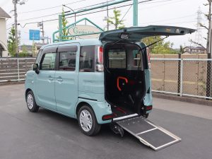 車いすスロープ車 | 福祉車両の専門店オアシスジャパン