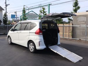 車いすスロープ車 | 福祉車両の専門店オアシスジャパン